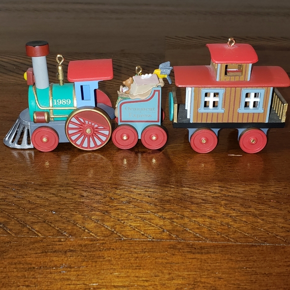 Hallmark Ornament Train - Picture 2 of 8